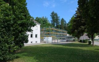 Fertig aufgebautes Gerüst für den neuen Schulpavillon